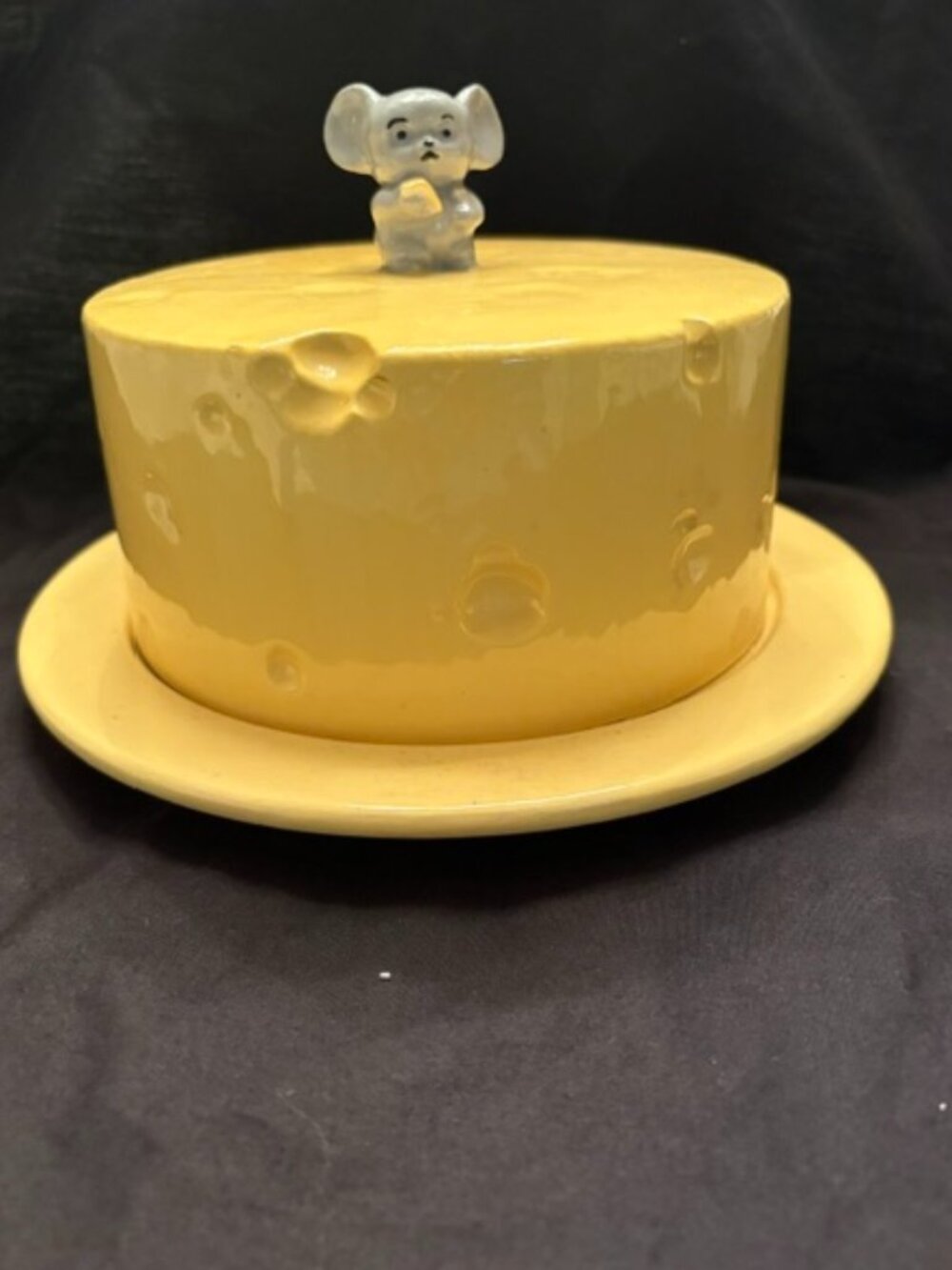 CERAMIC COVERED CHEESE DISH WITH MOUSE